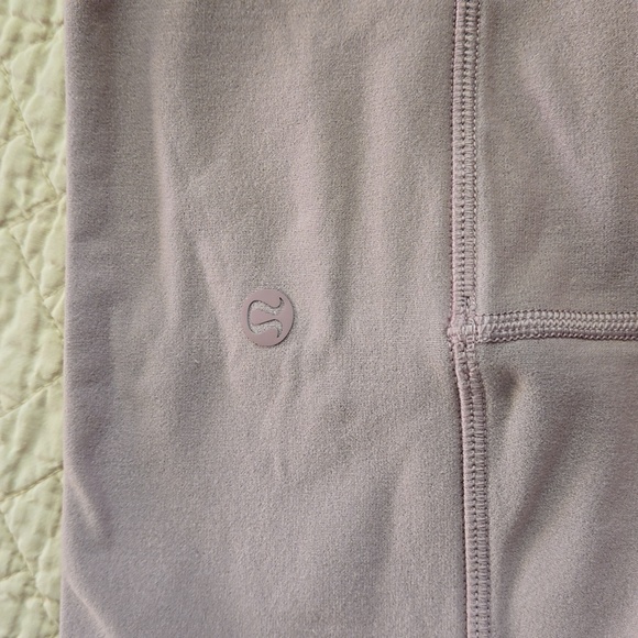 Lululemon Reveal Crop Pink - Picture 6 of 6